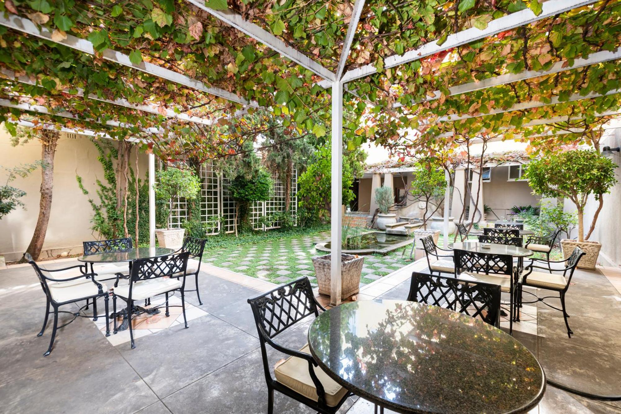 Queen's By Bon Hotel 4*