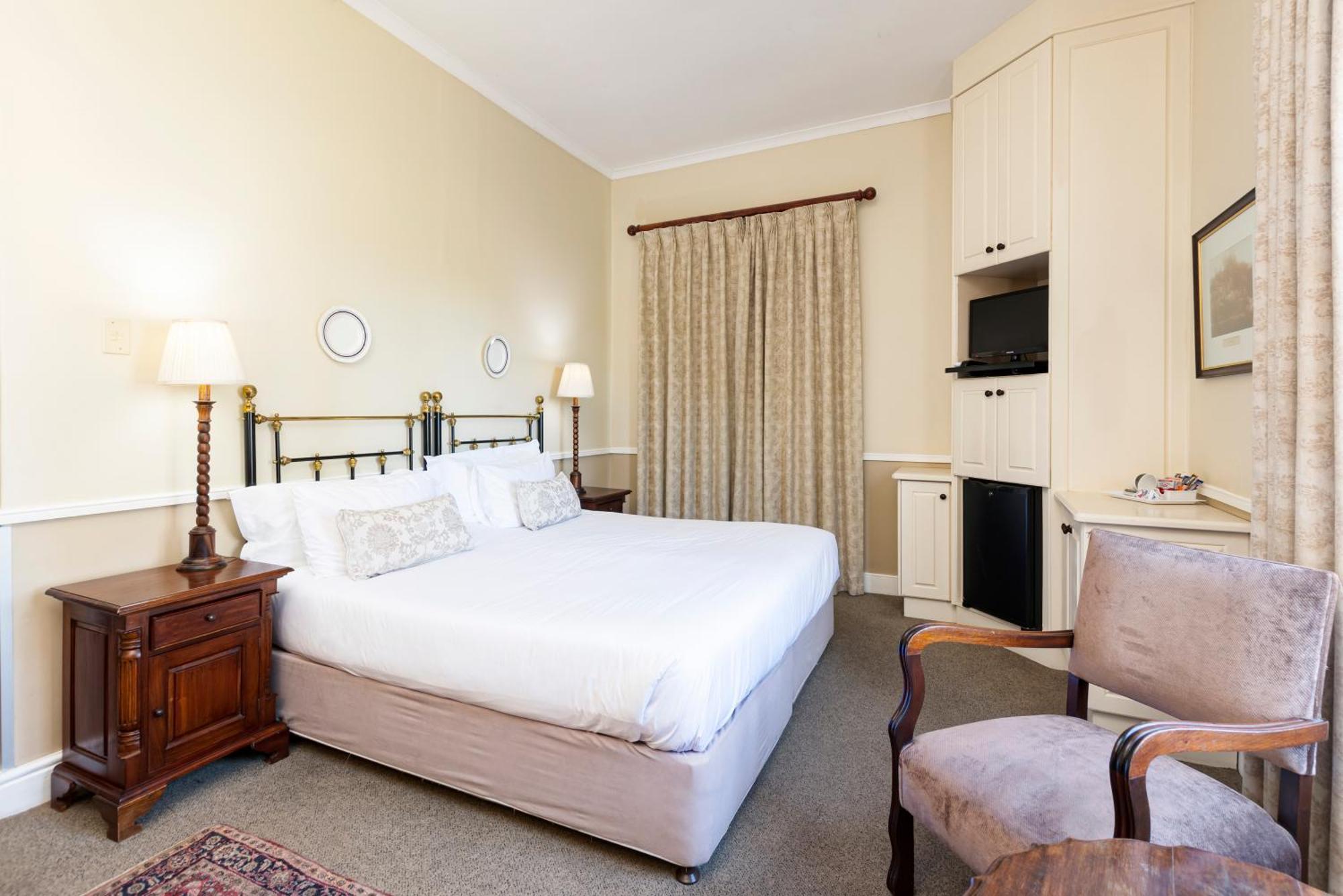 Hotel Queen's By Bon